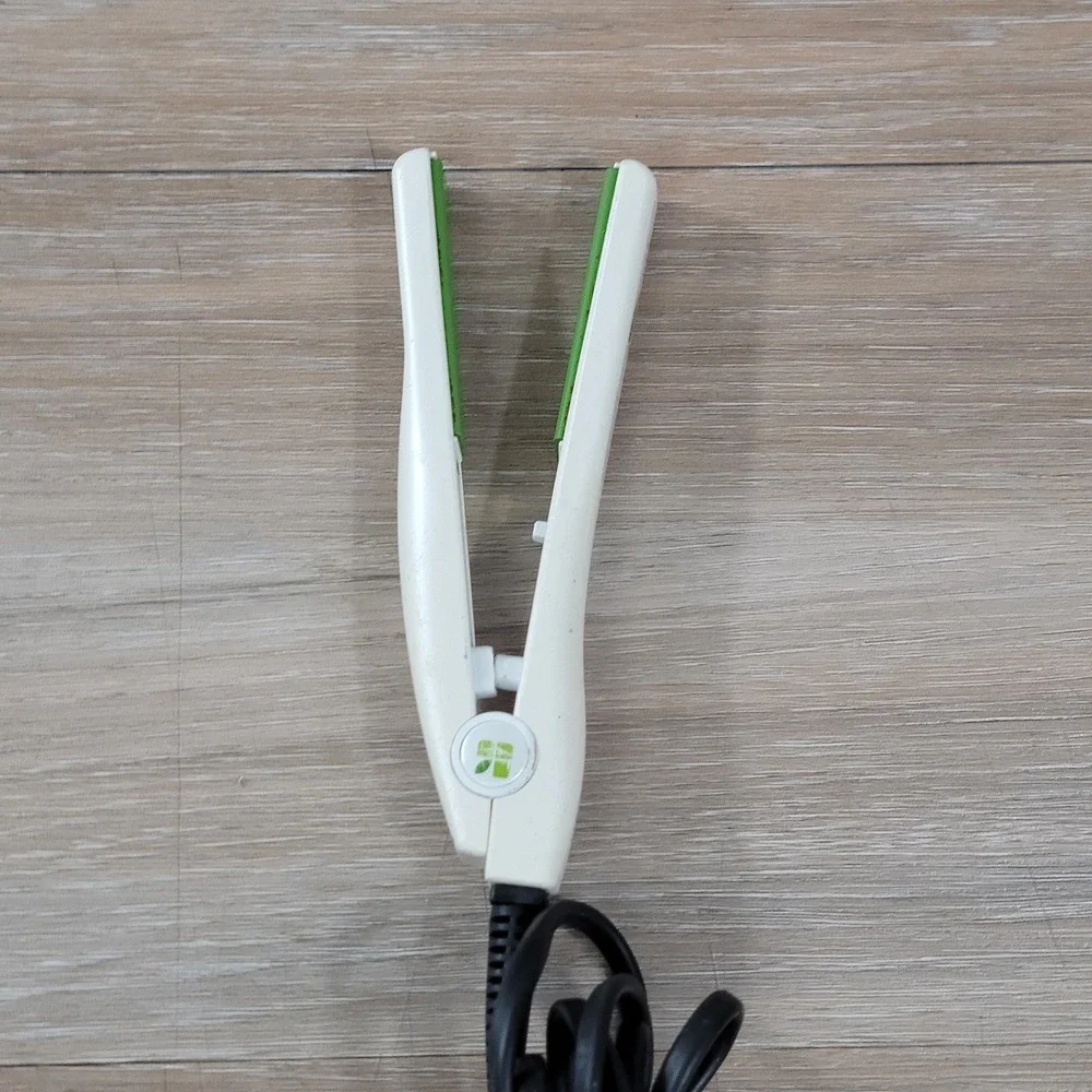 Matrix Biolage by FHI Heat Mini Travel Hair Straightener Flat Iron Green White